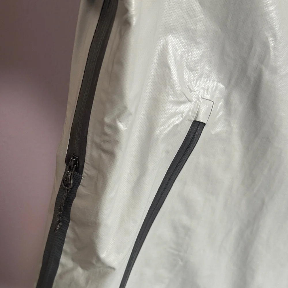 Columbia Men's Light Gray Raincoat - Picture 5 of 9